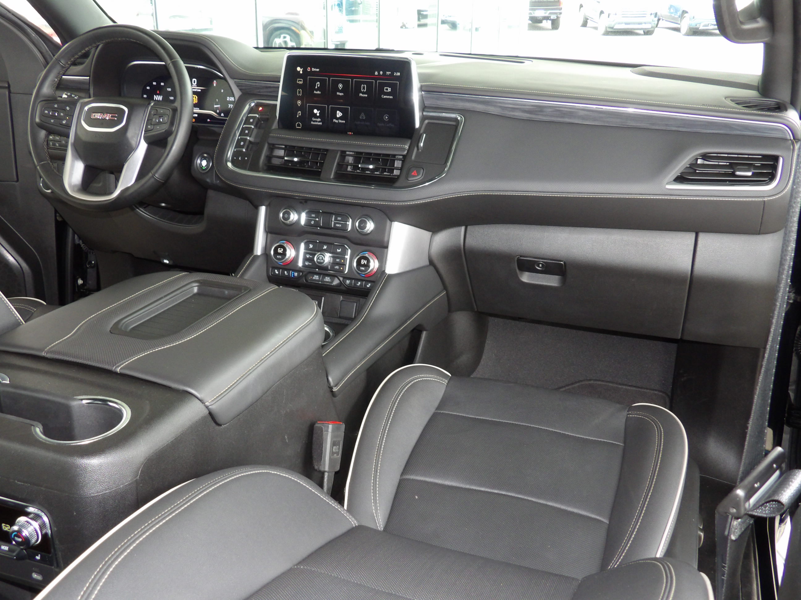 Used 2024 GMC Yukon XL 2WD SLT image 5