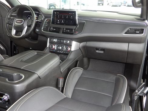 Used 2024 GMC Yukon XL 2WD SLT image 5