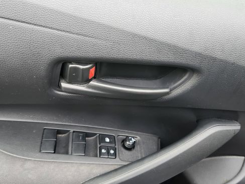 Used 2022 Toyota Corolla LE image 9