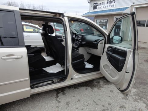Used 2013 Dodge Grand Caravan image 6