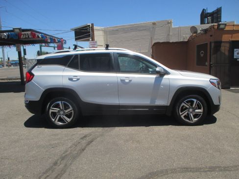 Used 2018 GMC Terrain AWD SLT image 1