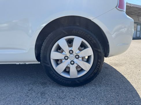 Used 2009 Hyundai Accent GS Hatchback FWD image 15