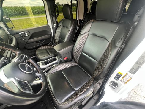 Used 2021 Jeep Gladiator High Altitude AWD/4WD image 11