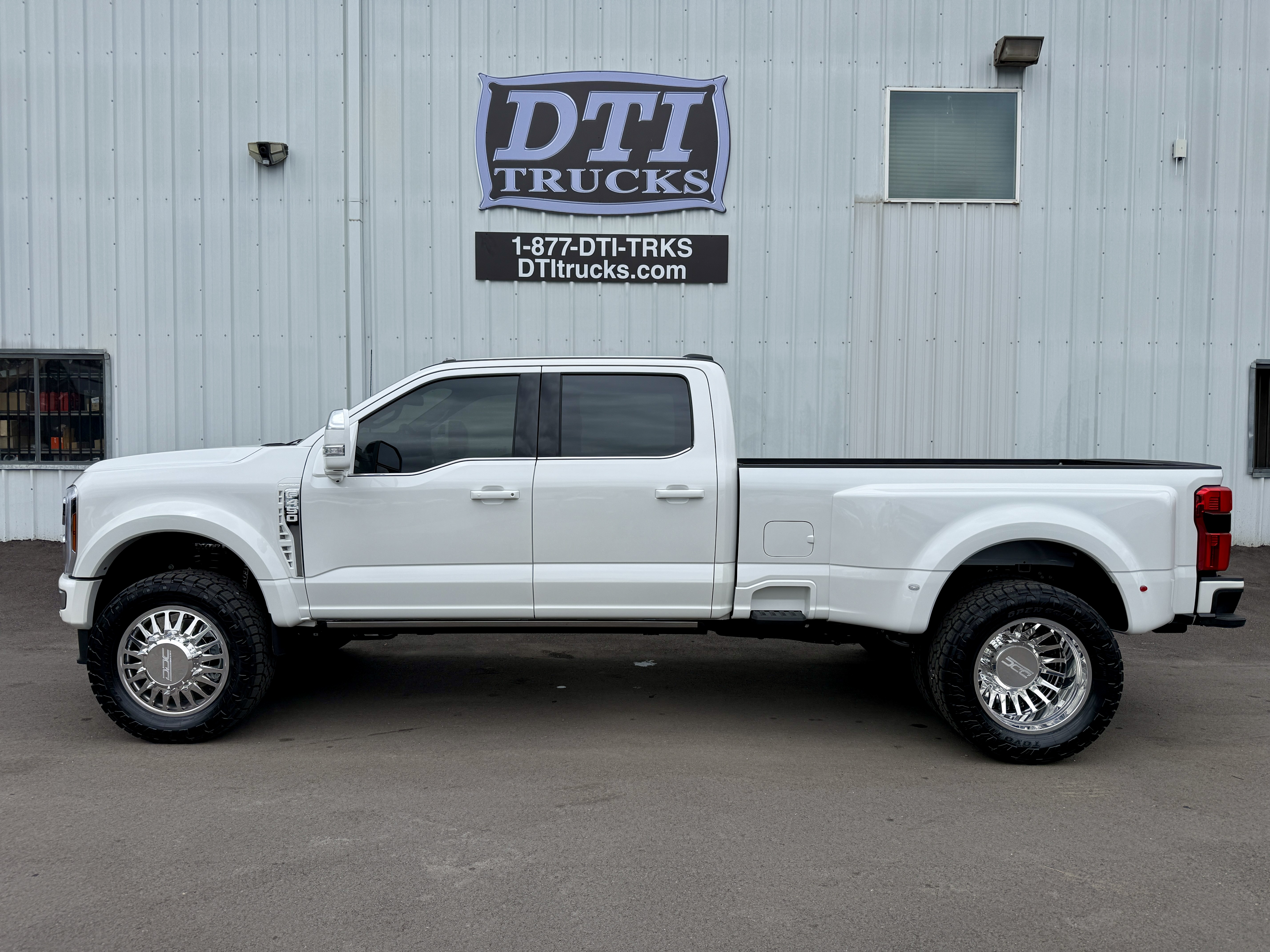 Used 2026 Ford F450 4x4 Crew Cab Super Duty image 17