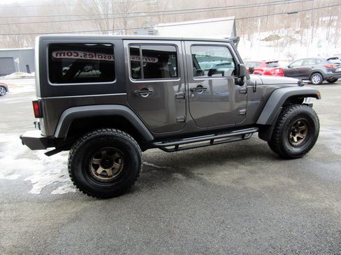 Used 2017 Jeep Wrangler Sport image 5