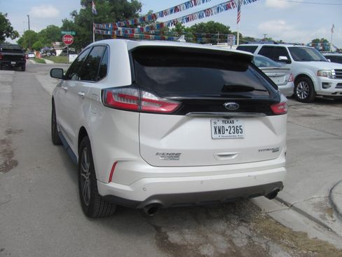 Used 2019 Ford Edge FWD Titanium image 3