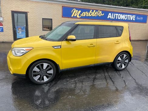 Used 2015 Kia Soul ! FWD image 2