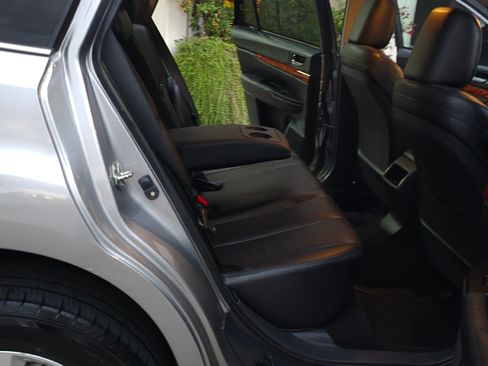 Used 2011 Subaru Outback 2.5i Limited image 23
