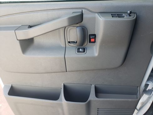 Used 2024 GMC Savana 2500 image 10