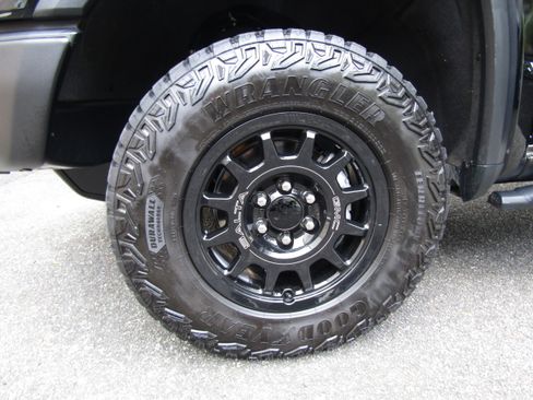 Used 2024 GMC Sierra 1500 4x4 Crew Cab AT4X image 20
