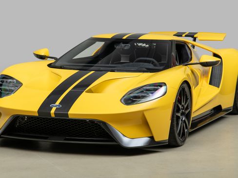 Used 2021 Ford GT Carbon Series RWD image 17