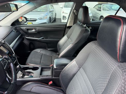 Used 2015 Toyota Camry SE Sedan FWD image 4