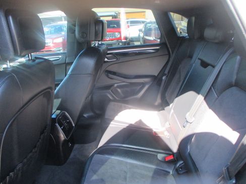 Used 2017 Porsche Macan image 11