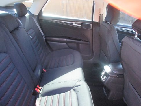 Used 2016 Ford Fusion SE Sedan 4D FWD image 13