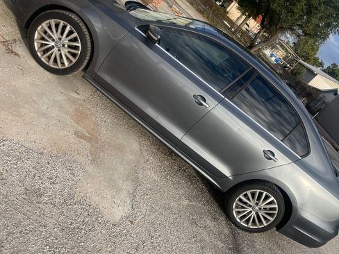 Used 2013 Volkswagen Jetta GLS TDI image 1