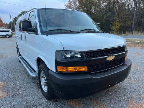 Used 2023 Chevrolet Express 2500 image 2