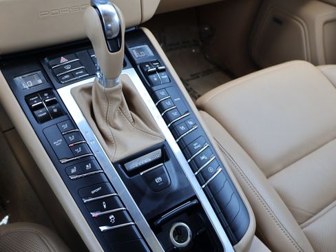 Used 2016 Porsche Macan Turbo image 31