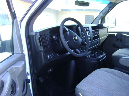 Used 2011 Chevrolet Express 1500 image 12