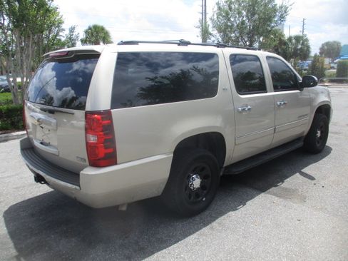 Used 2009 Chevrolet Suburban LTZ image 7