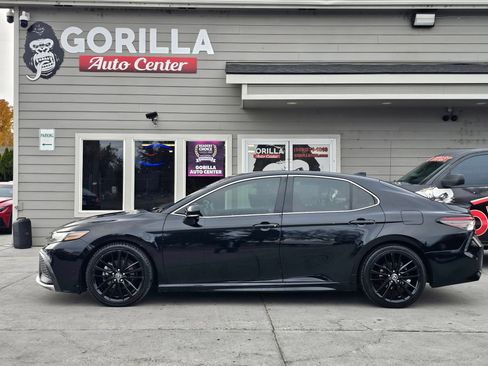 Used 2021 Toyota Camry XSE image 4