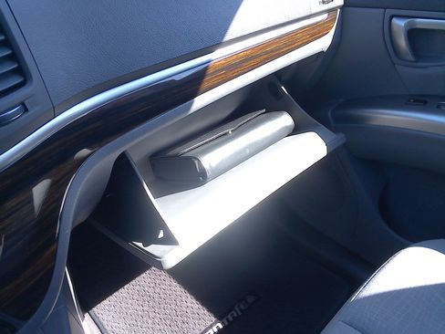 Used 2012 Hyundai Santa Fe GLS image 17