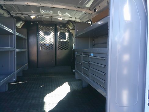 Used 2024 Ford Transit 250 XL image 10