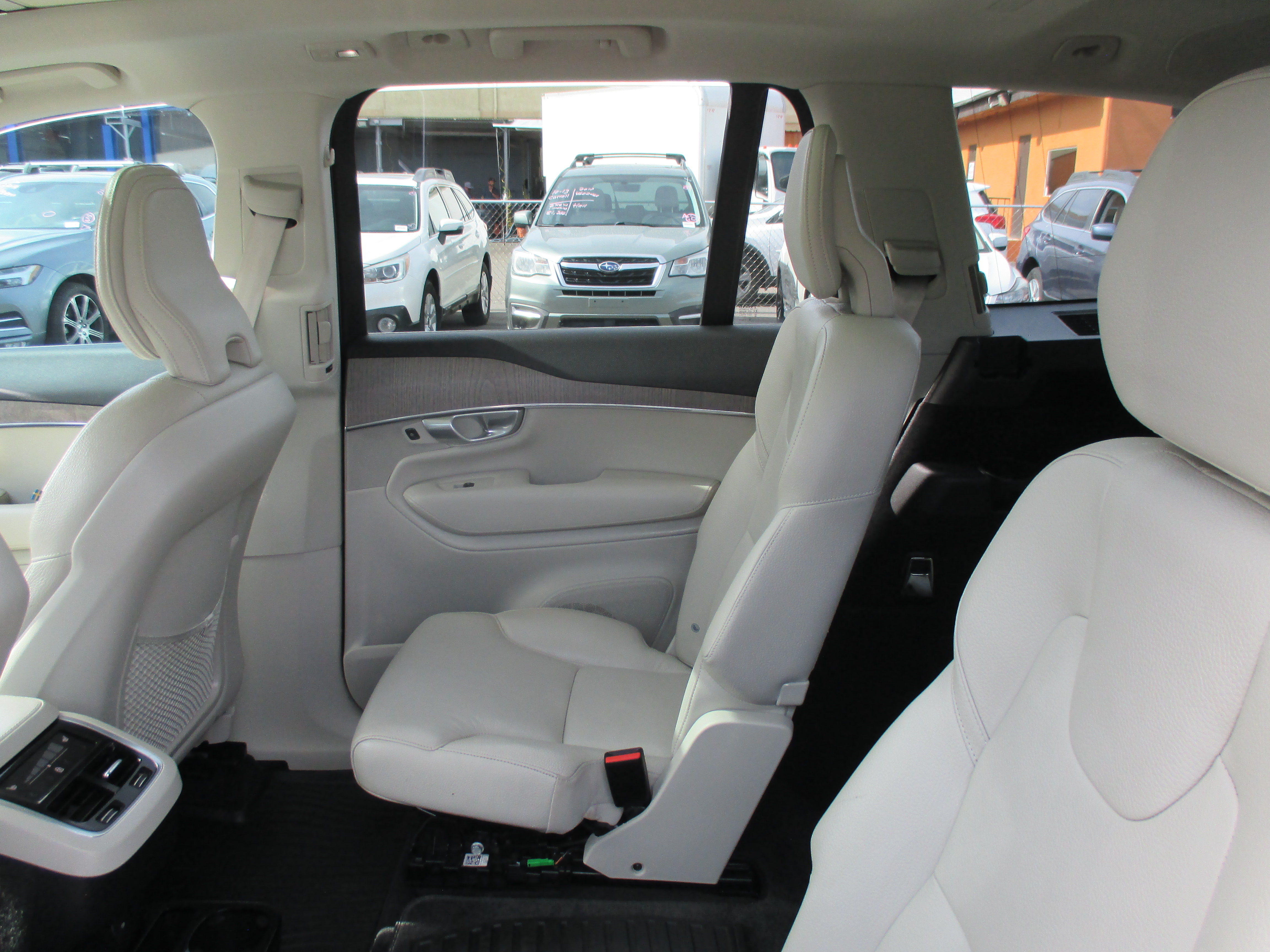 Used 2023 Volvo XC90 AWD B6 Plus Bright image 11