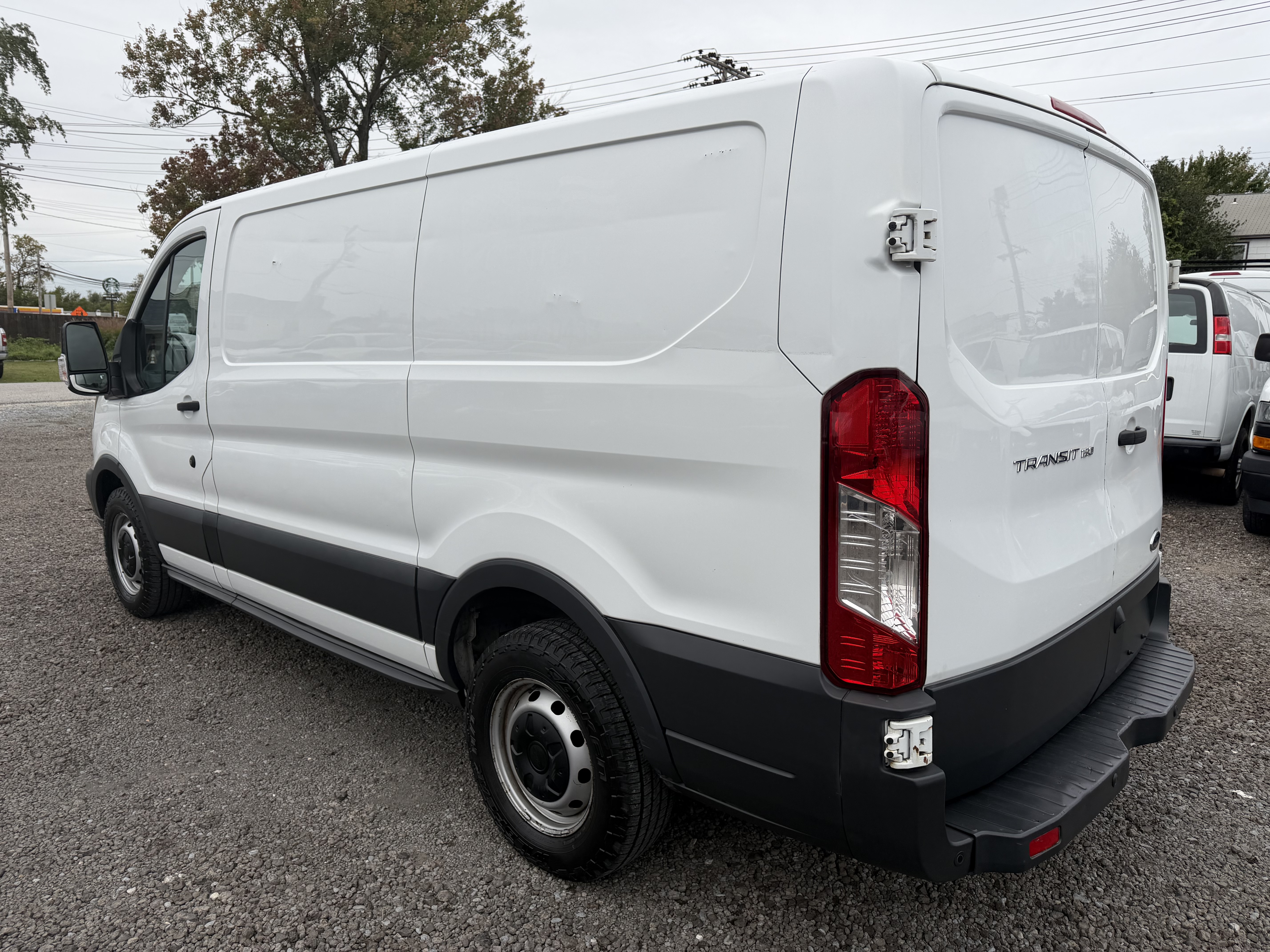 Used 2017 Ford Transit 150 130 Low Roof RWD image 3