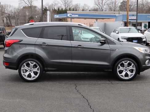 Used 2019 Ford Escape Titanium image 9