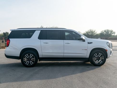 Used 2022 GMC Yukon XL AT4 image 6