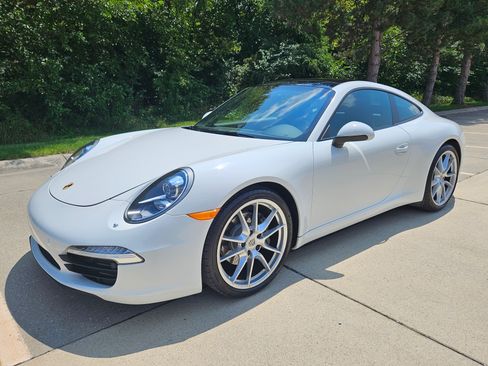 Used 2015 Porsche 911 Carrera image 1