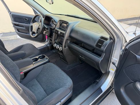 Used 2005 Honda CR-V LX image 33