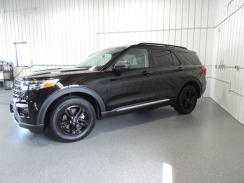 Used 2023 Ford Explorer 4WD XLT image 4
