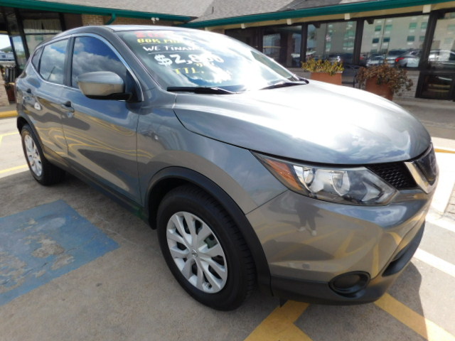 Used 2019 Nissan Rogue Sport S FWD image 2
