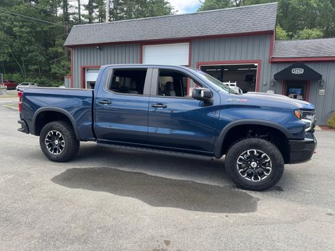 Used 2022 Chevrolet Silverado 1500 ZR2 image 2