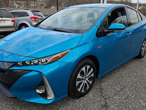 Used 2020 Toyota Prius Prime Limited image 3