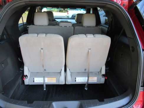 Used 2013 Ford Explorer XLT image 21