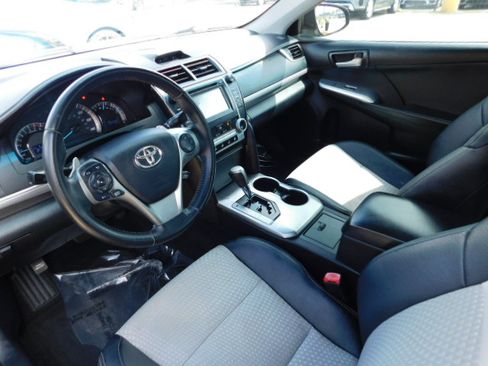 Used 2014 Toyota Camry SE FWD image 9