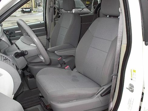 Used 2010 Dodge Grand Caravan SE image 11