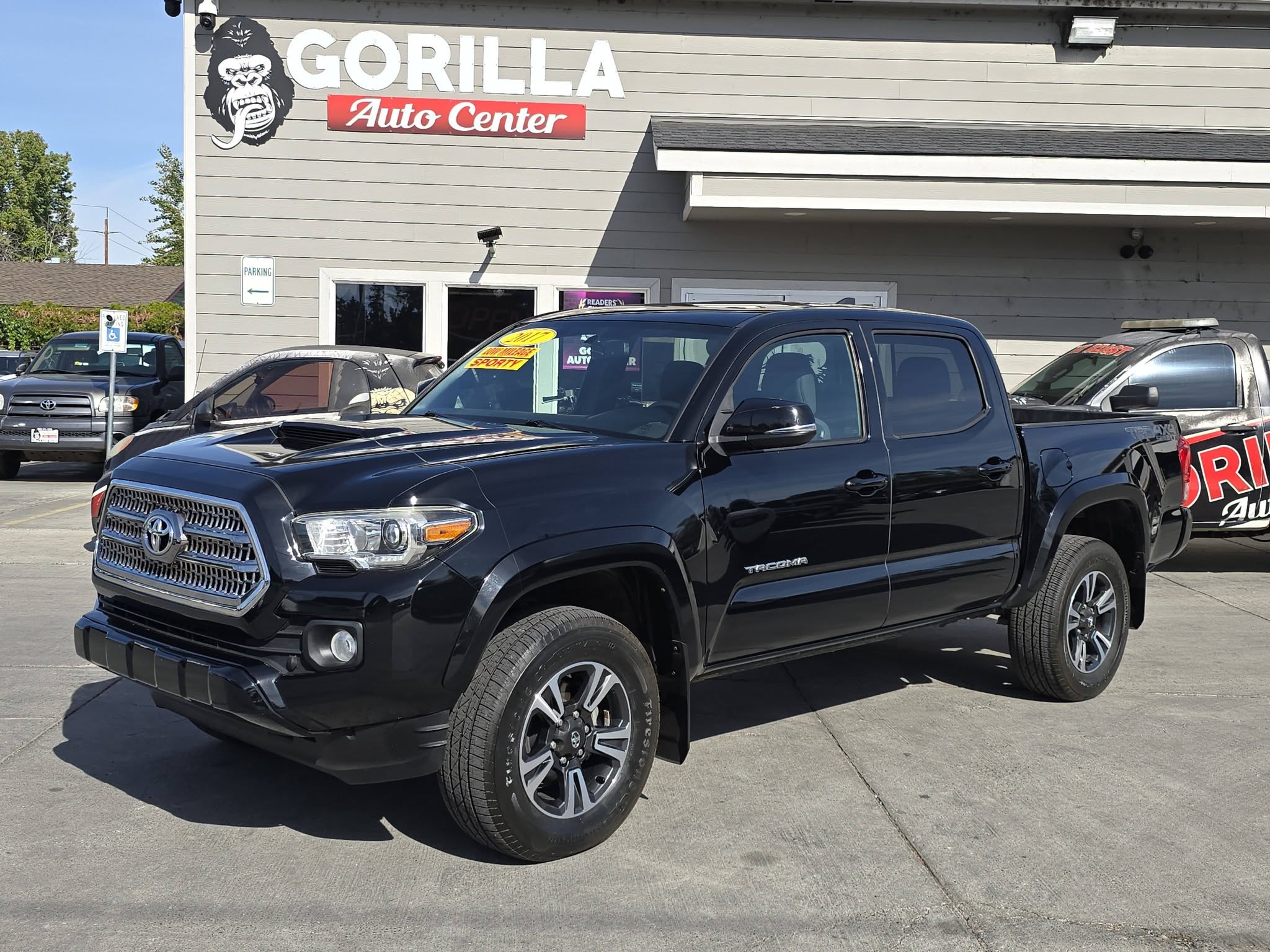 Used 2017 Toyota Tacoma 4x4 Access Cab TRD Off-Road image 3