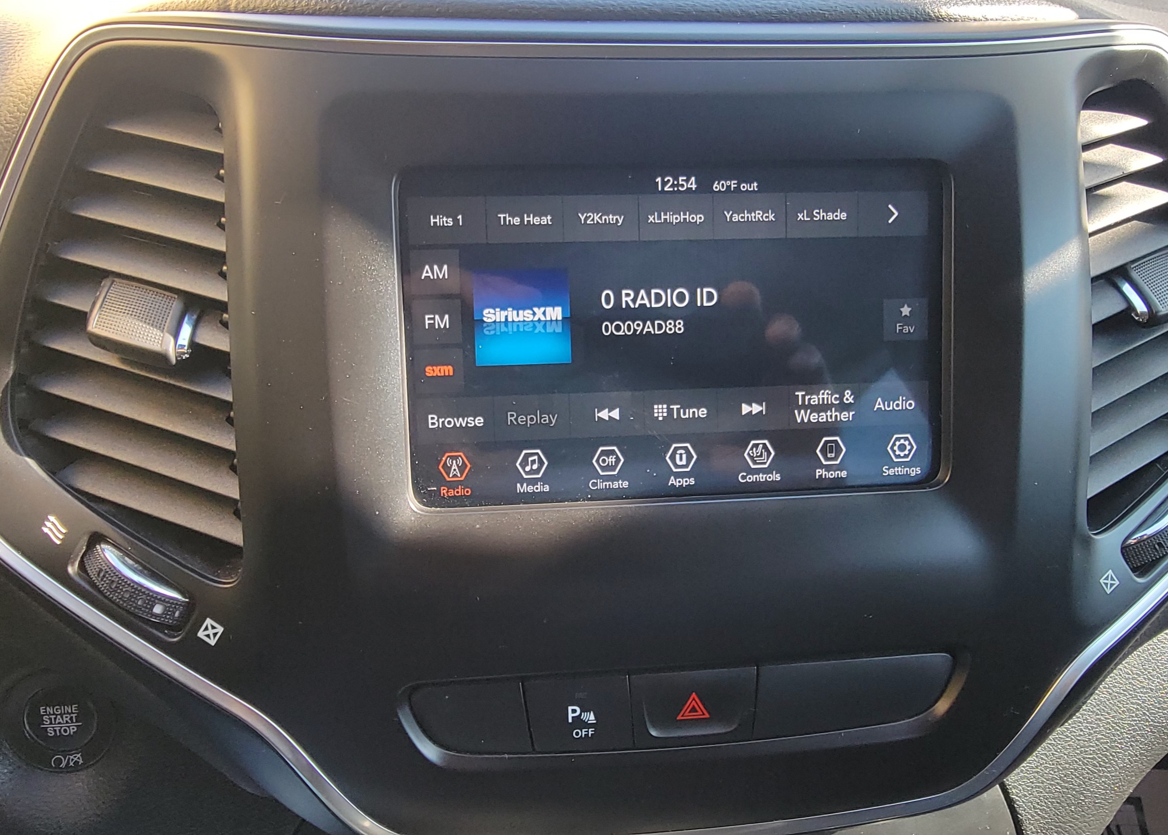 Used 2020 Jeep Cherokee Altitude AWD/4WD image 9