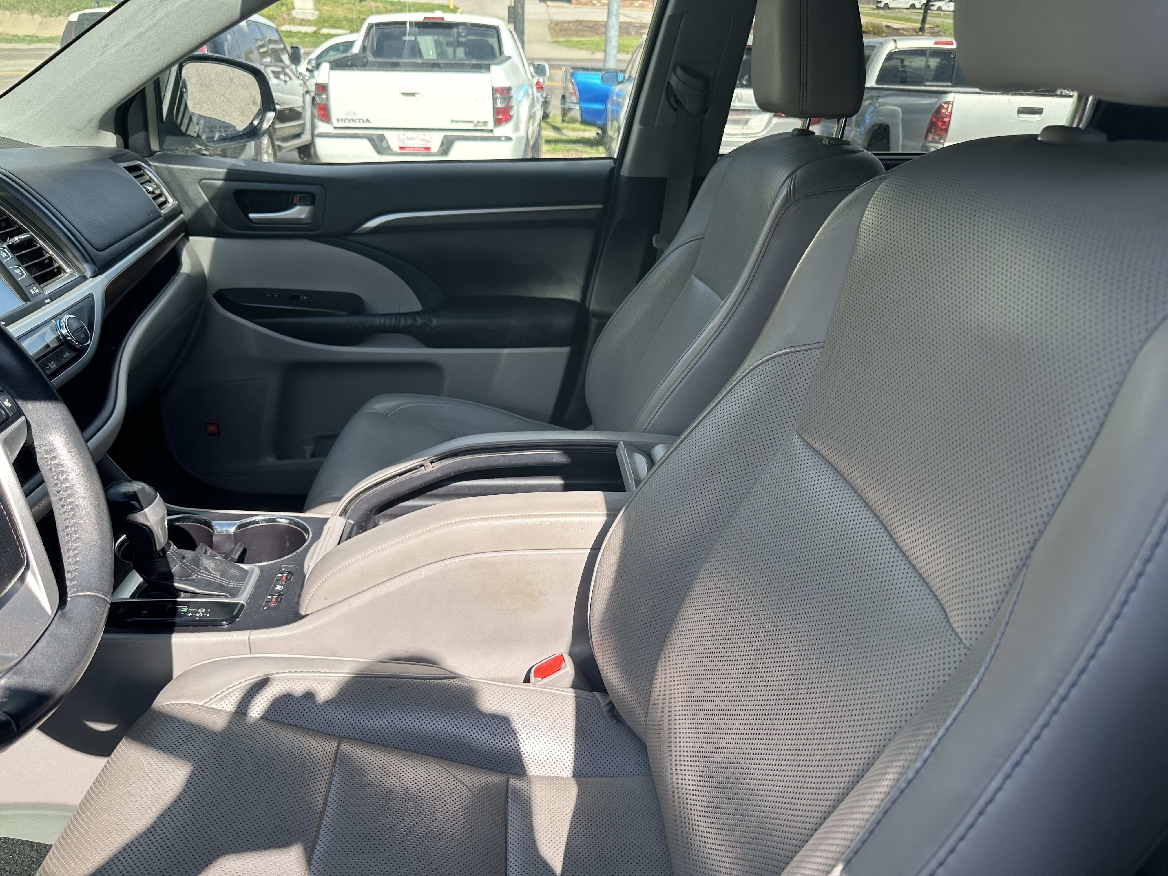 Used 2016 Toyota Highlander Limited AWD/4WD image 14
