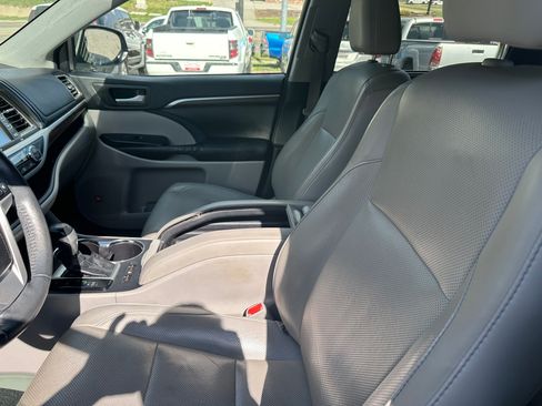 Used 2016 Toyota Highlander Limited image 14