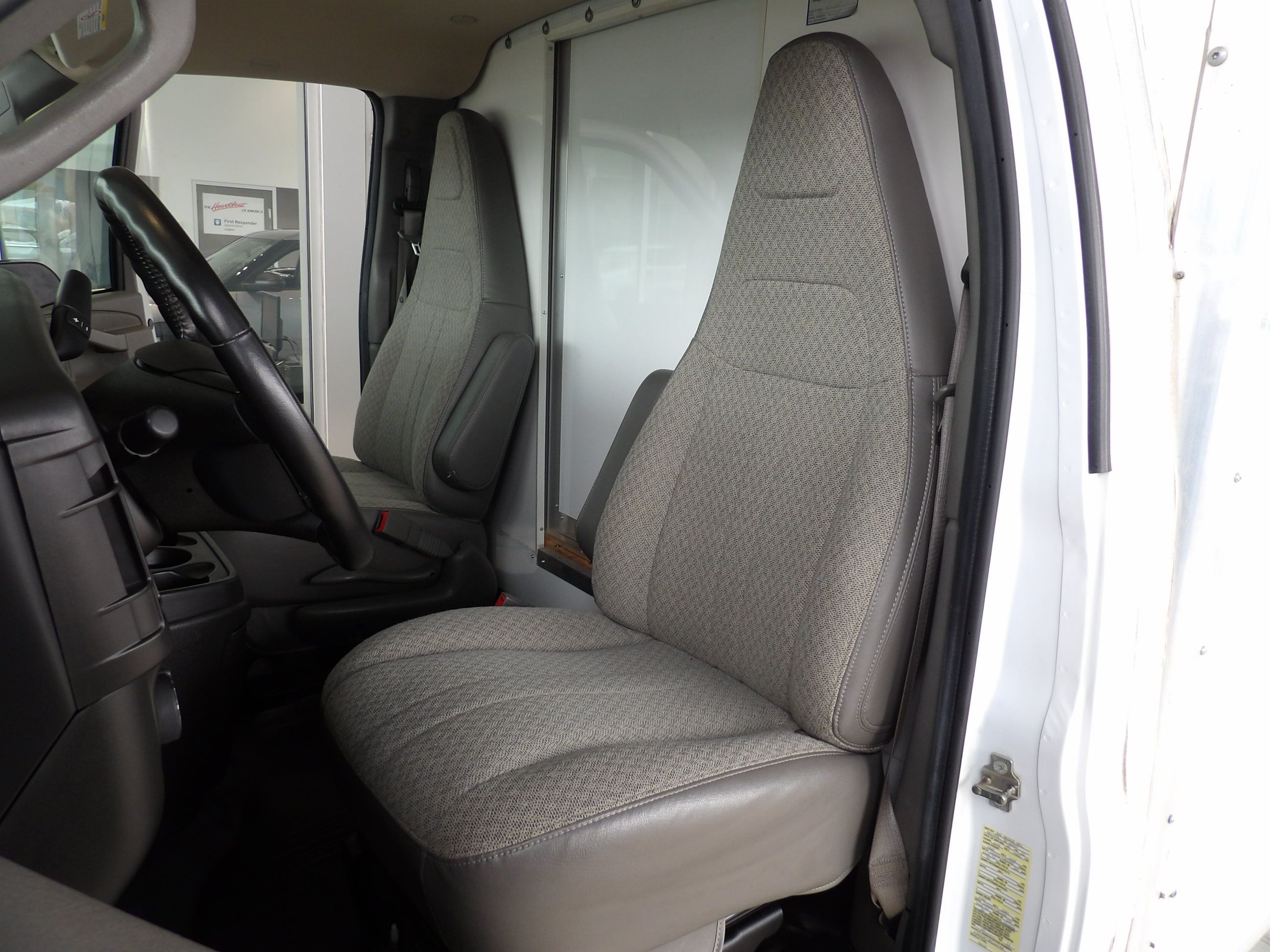 Used 2022 Chevrolet Express 3500 UNAVAIL RWD image 14