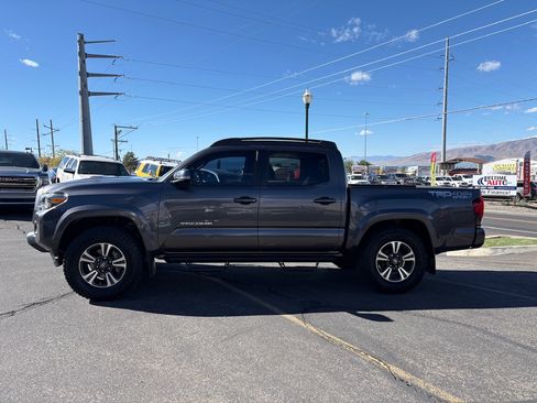 Used 2019 Toyota Tacoma TRD Sport image 4