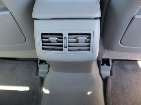 Used 2011 Toyota Camry XLE image 16