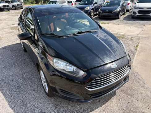 Used 2017 Ford Fiesta SE Sedan FWD image 2