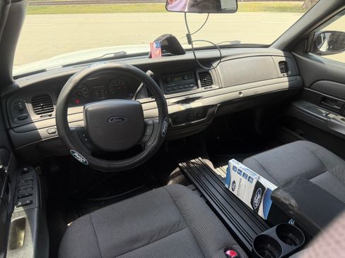 Used 2010 Ford Crown Victoria Police Interceptor RWD image 15