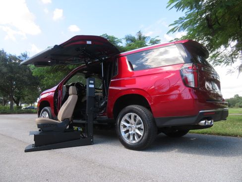 Used 2023 Chevrolet Suburban Premier image 27