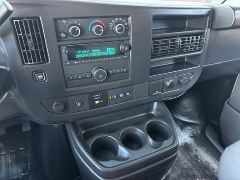 Used 2022 GMC Savana 3500 Extended RWD image 17